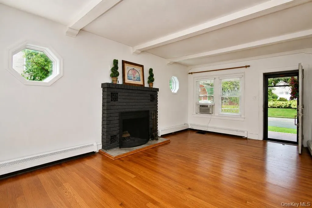 15 Roslyn Road, Kent, NY, 3 Bedrooms Bedrooms, 7 Rooms Rooms,1 BathroomBathrooms,Residential,For Rent,Roslyn,0,1043567 15 Roslyn Road, Kent, NY, 3 Bedrooms Bedrooms, 7 Rooms Rooms,1 BathroomBathrooms,Residential,For Rent,Roslyn,0,1043567