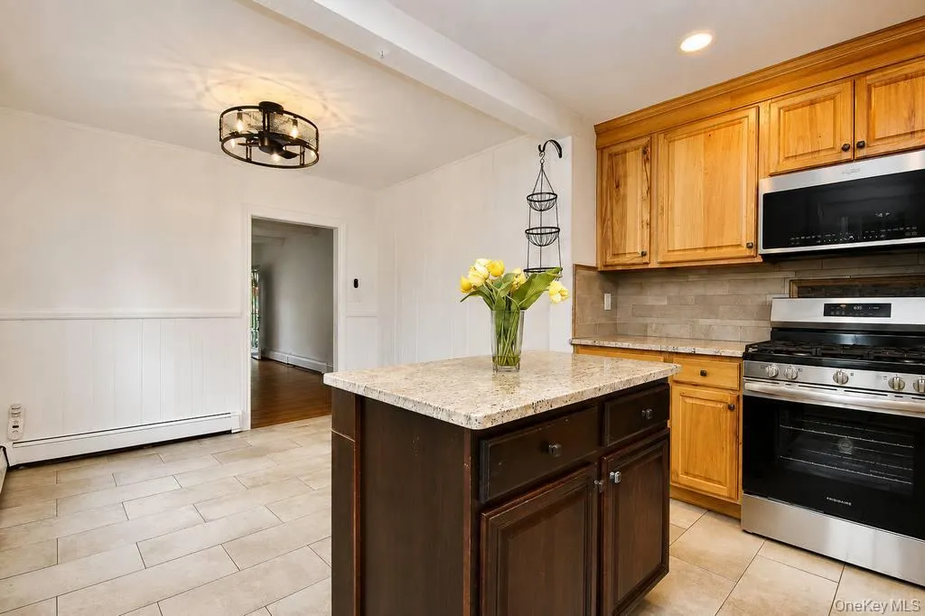 Note hard surfaced center island & gas cooktop (propane). Note hard surfaced center island & gas cooktop (propane).