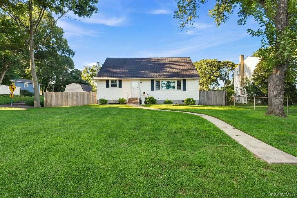 731 Muncey Road, Islip, NY, 4 Bedrooms Bedrooms, 7 Rooms Rooms,1 BathroomBathrooms,Residential,For Rent,Muncey,0,1043575 731 Muncey Road, Islip, NY, 4 Bedrooms Bedrooms, 7 Rooms Rooms,1 BathroomBathrooms,Residential,For Rent,Muncey,0,1043575