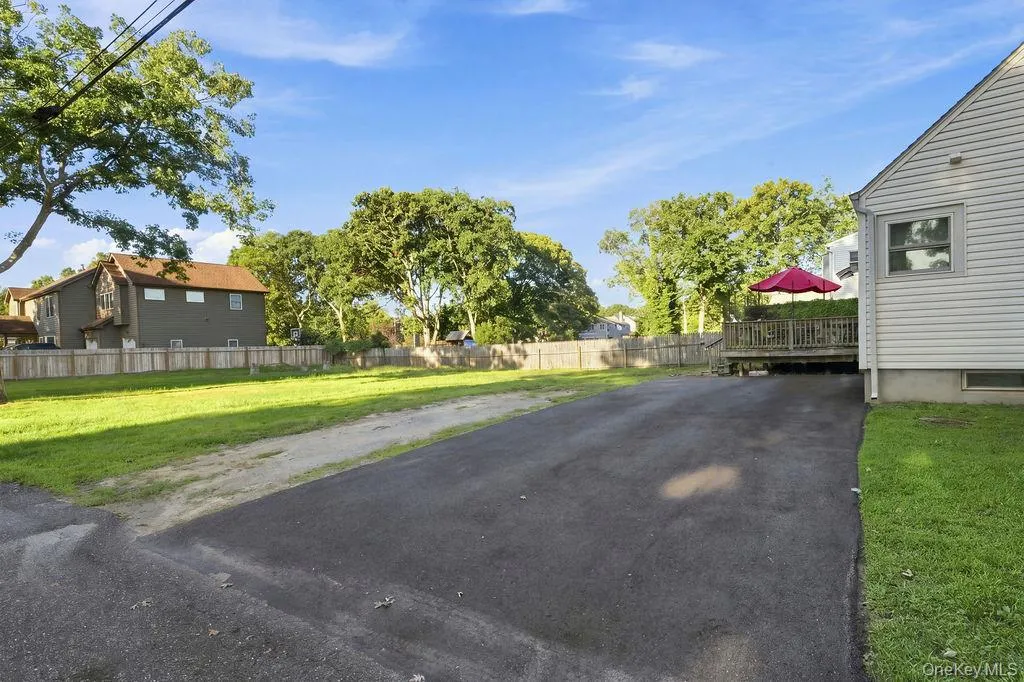 731 Muncey Road, Islip, NY, 4 Bedrooms Bedrooms, 7 Rooms Rooms,1 BathroomBathrooms,Residential,For Rent,Muncey,0,1043575 731 Muncey Road, Islip, NY, 4 Bedrooms Bedrooms, 7 Rooms Rooms,1 BathroomBathrooms,Residential,For Rent,Muncey,0,1043575