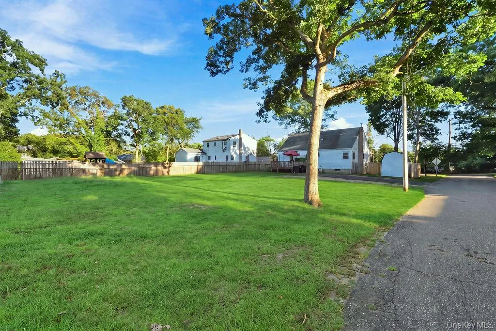 731 Muncey Road, Islip, NY, 4 Bedrooms Bedrooms, 7 Rooms Rooms,1 BathroomBathrooms,Residential,For Rent,Muncey,0,1043575 731 Muncey Road, Islip, NY, 4 Bedrooms Bedrooms, 7 Rooms Rooms,1 BathroomBathrooms,Residential,For Rent,Muncey,0,1043575