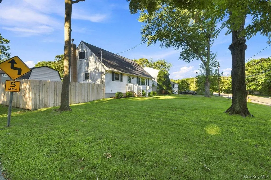 731 Muncey Road, Islip, NY, 4 Bedrooms Bedrooms, 7 Rooms Rooms,1 BathroomBathrooms,Residential,For Rent,Muncey,0,1043575 731 Muncey Road, Islip, NY, 4 Bedrooms Bedrooms, 7 Rooms Rooms,1 BathroomBathrooms,Residential,For Rent,Muncey,0,1043575