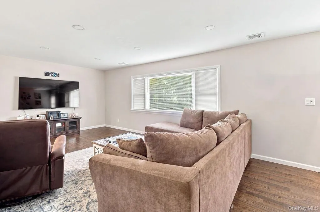 731 Muncey Road, Islip, NY, 4 Bedrooms Bedrooms, 7 Rooms Rooms,1 BathroomBathrooms,Residential,For Rent,Muncey,0,1043575 731 Muncey Road, Islip, NY, 4 Bedrooms Bedrooms, 7 Rooms Rooms,1 BathroomBathrooms,Residential,For Rent,Muncey,0,1043575