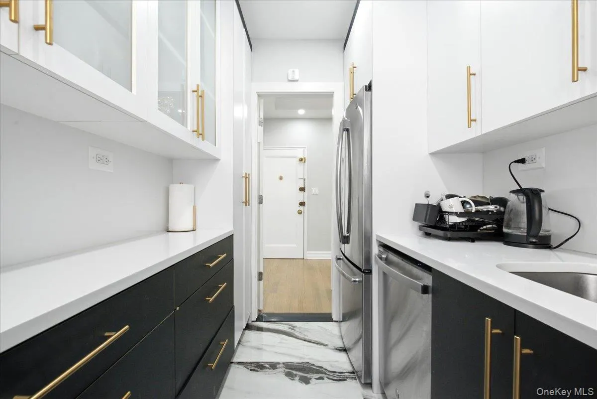 67-66 108th Street, New York, NY, 1 Bedroom Bedrooms, 4 Rooms Rooms,1 BathroomBathrooms,Residential,For Rent,108th,0,1043582 67-66 108th Street, New York, NY, 1 Bedroom Bedrooms, 4 Rooms Rooms,1 BathroomBathrooms,Residential,For Rent,108th,0,1043582