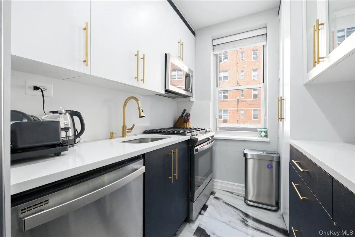 67-66 108th Street, New York, NY, 1 Bedroom Bedrooms, 4 Rooms Rooms,1 BathroomBathrooms,Residential,For Rent,108th,0,1043582 67-66 108th Street, New York, NY, 1 Bedroom Bedrooms, 4 Rooms Rooms,1 BathroomBathrooms,Residential,For Rent,108th,0,1043582