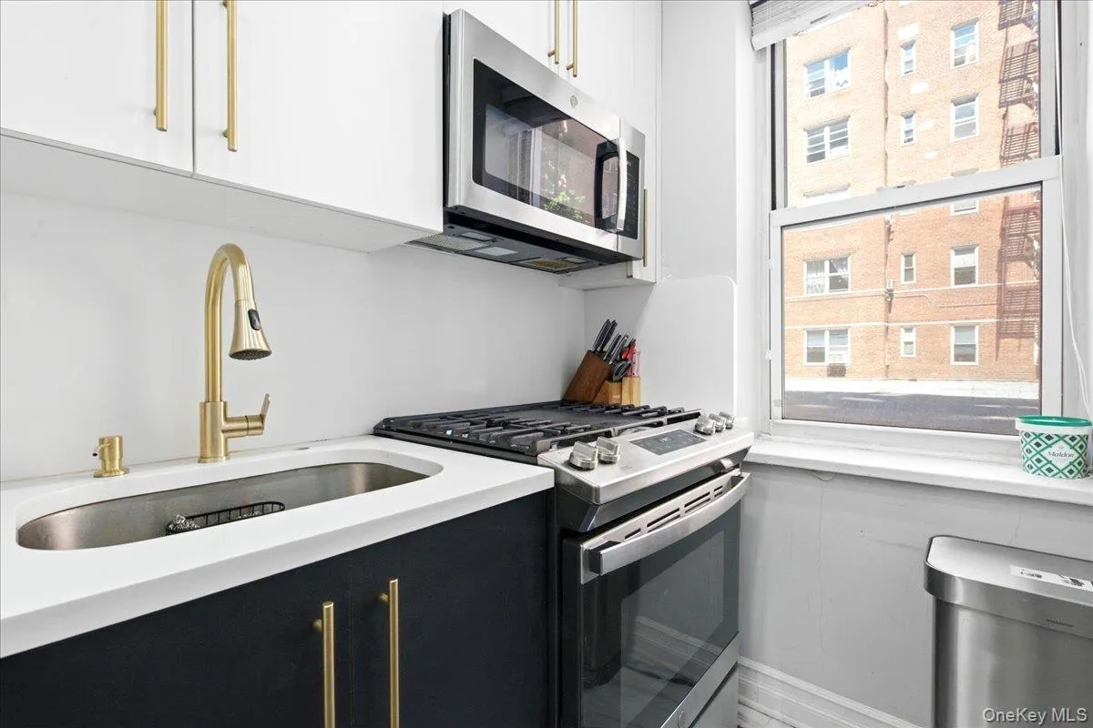 67-66 108th Street, New York, NY, 1 Bedroom Bedrooms, 4 Rooms Rooms,1 BathroomBathrooms,Residential,For Rent,108th,0,1043582 67-66 108th Street, New York, NY, 1 Bedroom Bedrooms, 4 Rooms Rooms,1 BathroomBathrooms,Residential,For Rent,108th,0,1043582