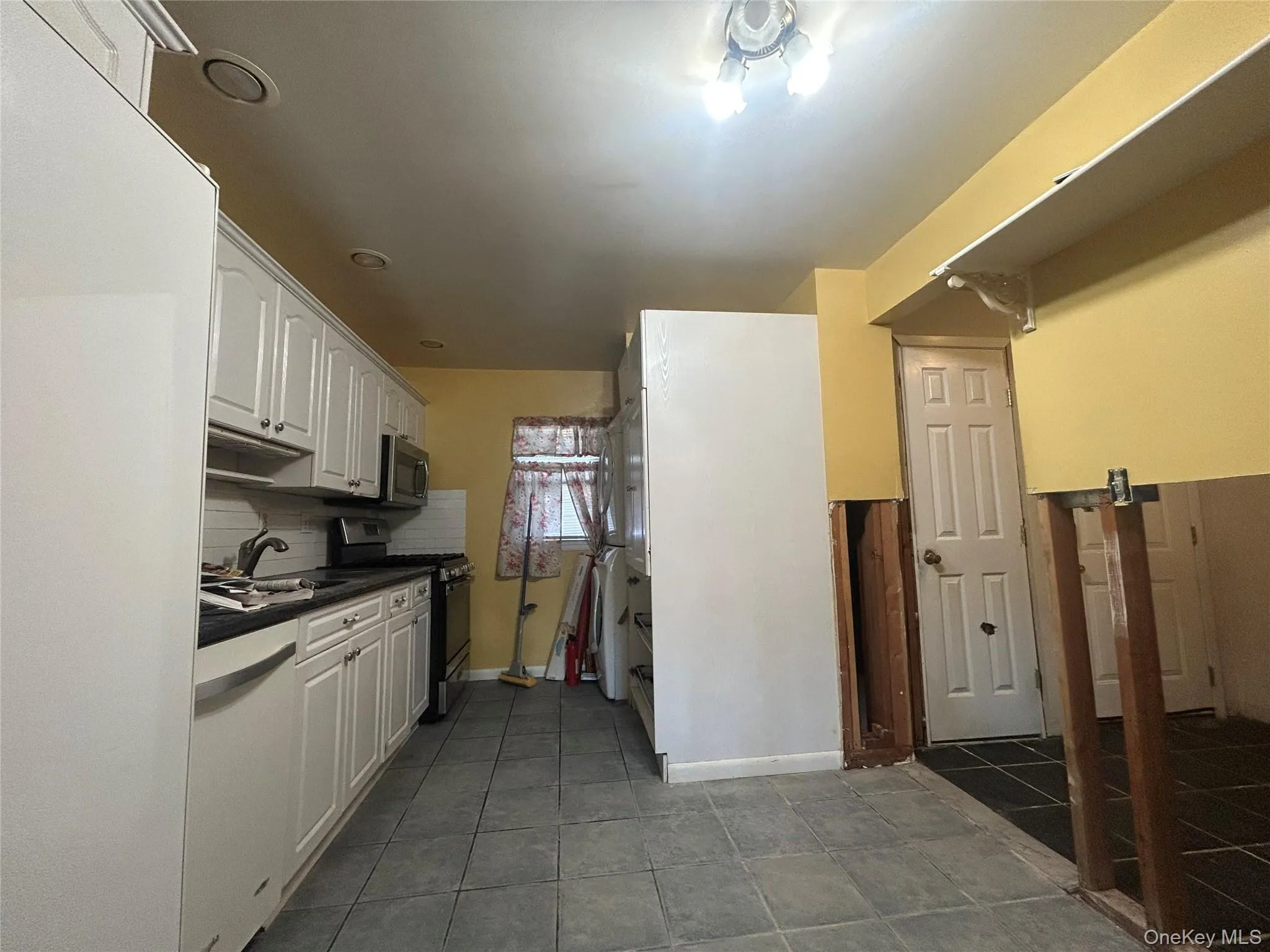 31 Farley Drive, Haverstraw, NY, 3 Bedrooms Bedrooms, 6 Rooms Rooms,1 BathroomBathrooms,Residential,For Rent,Farley,0,1043583 31 Farley Drive, Haverstraw, NY, 3 Bedrooms Bedrooms, 6 Rooms Rooms,1 BathroomBathrooms,Residential,For Rent,Farley,0,1043583