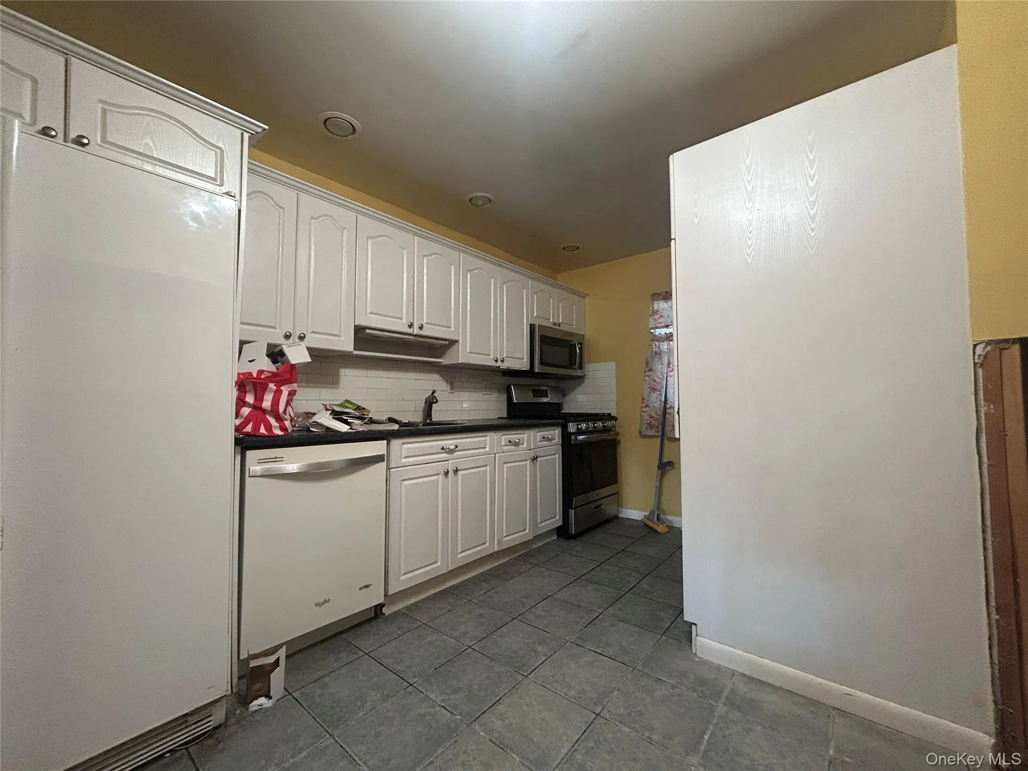 31 Farley Drive, Haverstraw, NY, 3 Bedrooms Bedrooms, 6 Rooms Rooms,1 BathroomBathrooms,Residential,For Rent,Farley,0,1043583 31 Farley Drive, Haverstraw, NY, 3 Bedrooms Bedrooms, 6 Rooms Rooms,1 BathroomBathrooms,Residential,For Rent,Farley,0,1043583