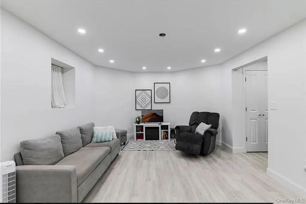 169 Pascack Road, Clarkstown, NY, 6 Bedrooms Bedrooms, 12 Rooms Rooms,3 BathroomsBathrooms,Residential,For Rent,Pascack,0,1043592 169 Pascack Road, Clarkstown, NY, 6 Bedrooms Bedrooms, 12 Rooms Rooms,3 BathroomsBathrooms,Residential,For Rent,Pascack,0,1043592