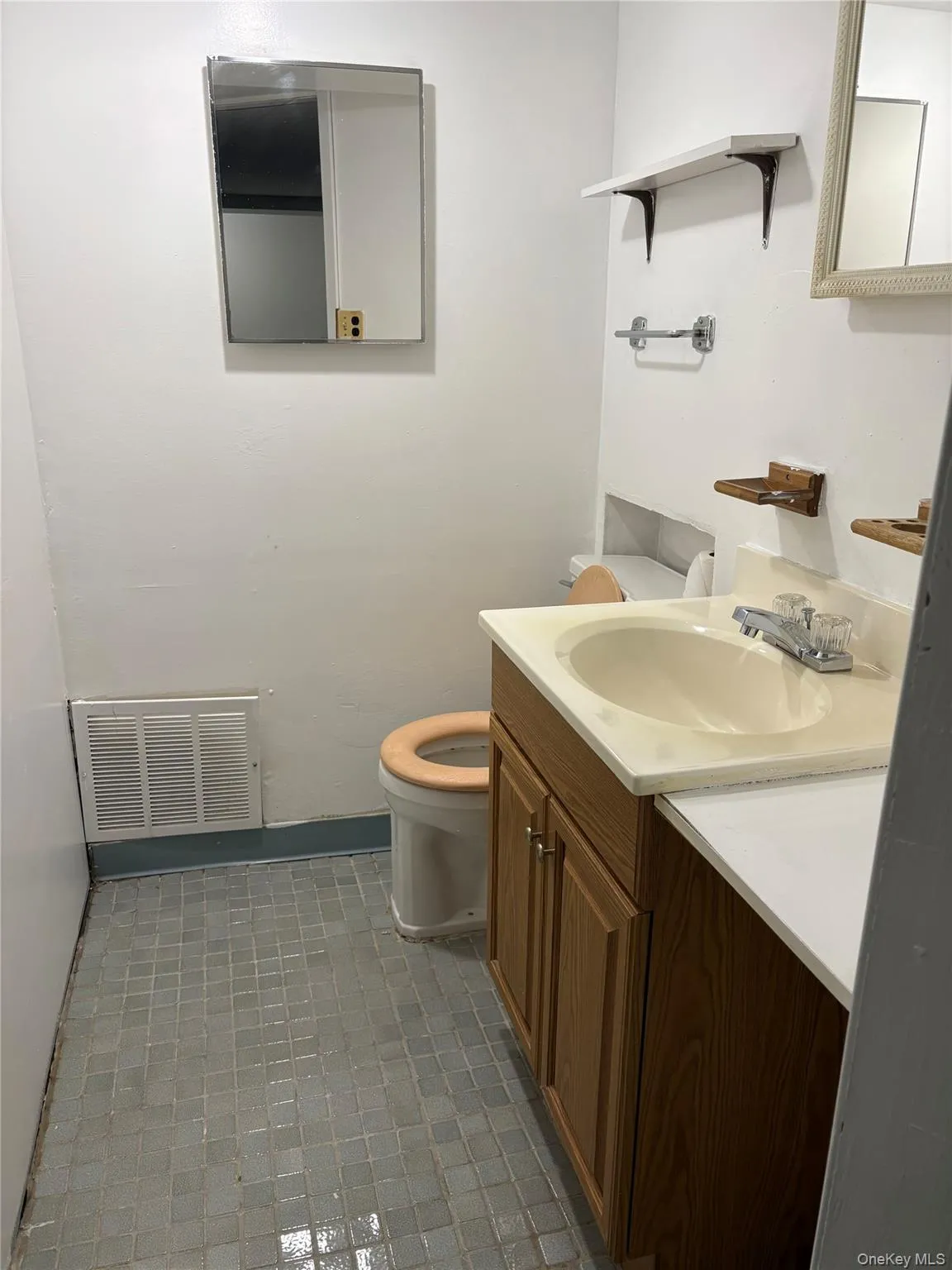 1975 Lenox Avenue, Hempstead, NY, 5 Bedrooms Bedrooms, 8 Rooms Rooms,3 BathroomsBathrooms,Residential,For Rent,Lenox,0,1043594 1975 Lenox Avenue, Hempstead, NY, 5 Bedrooms Bedrooms, 8 Rooms Rooms,3 BathroomsBathrooms,Residential,For Rent,Lenox,0,1043594