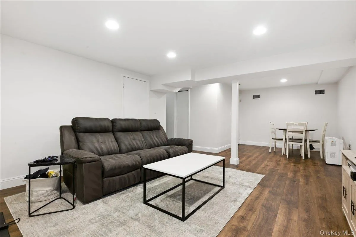 49 Villas Circle, Huntington, NY, 3 Bedrooms Bedrooms, 6 Rooms Rooms,2 BathroomsBathrooms,Residential,For Rent,Villas,0,1043602 49 Villas Circle, Huntington, NY, 3 Bedrooms Bedrooms, 6 Rooms Rooms,2 BathroomsBathrooms,Residential,For Rent,Villas,0,1043602