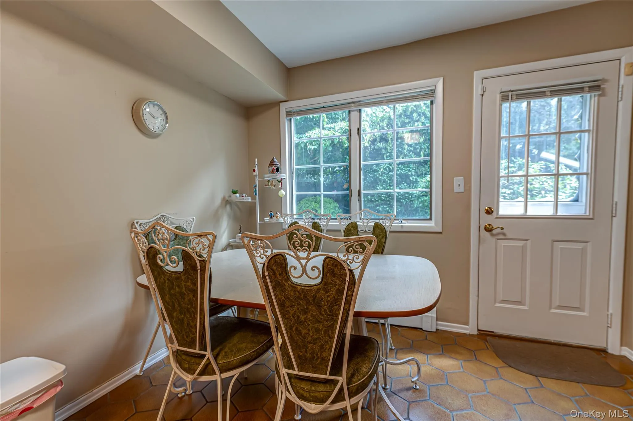 8 Salisbury Drive, Huntington, NY, 5 Bedrooms Bedrooms, 9 Rooms Rooms,2 BathroomsBathrooms,Residential,For Rent,Salisbury,0,1043625 8 Salisbury Drive, Huntington, NY, 5 Bedrooms Bedrooms, 9 Rooms Rooms,2 BathroomsBathrooms,Residential,For Rent,Salisbury,0,1043625