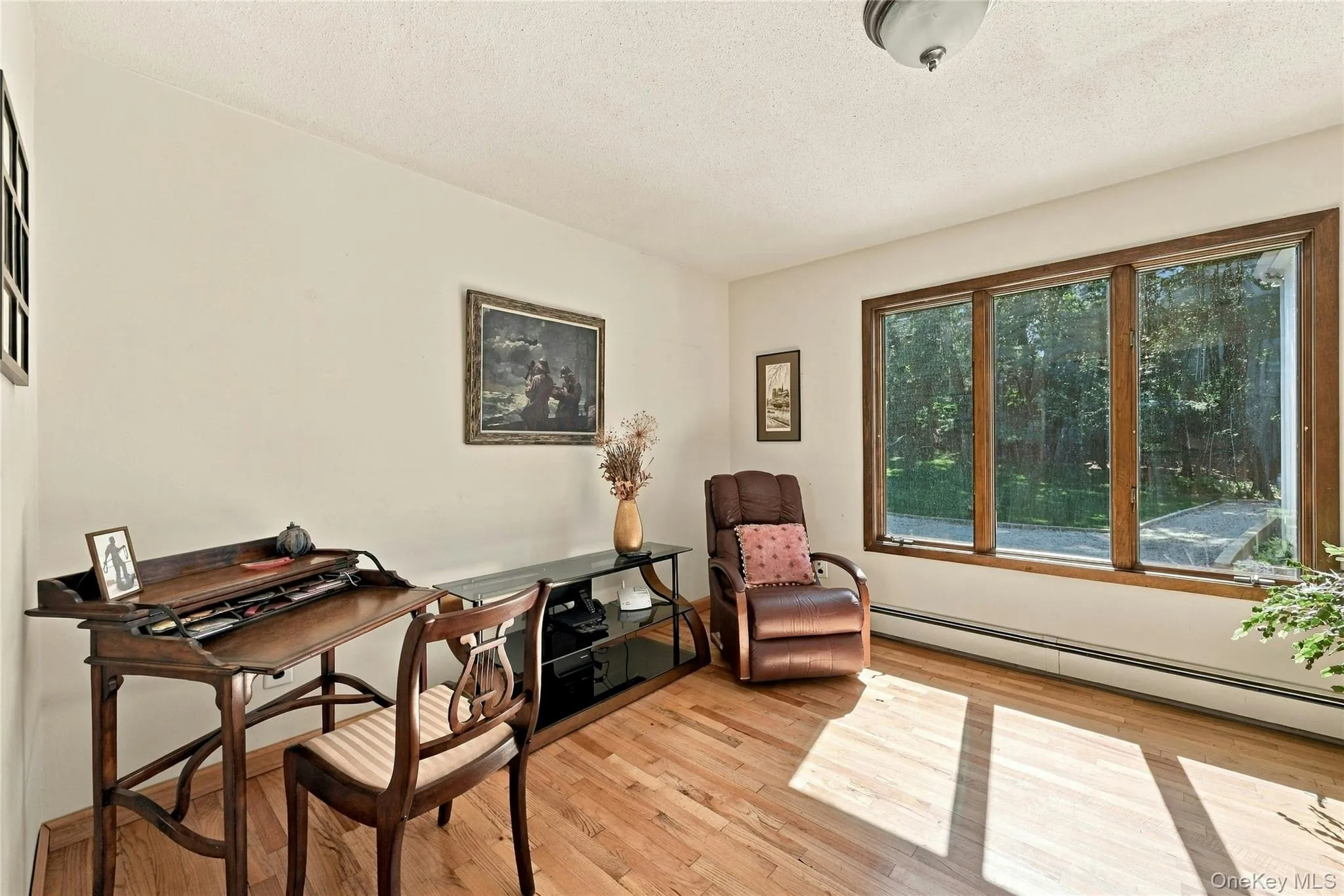 Flexible Space for Dining, Office, Living Flexible Space for Dining, Office, Living