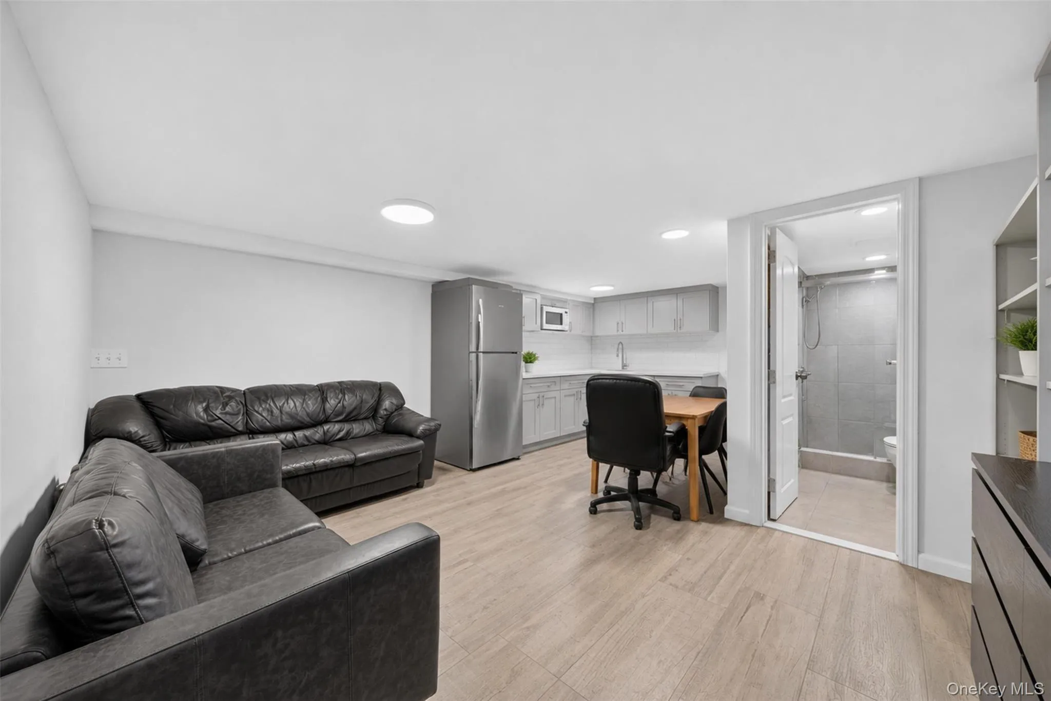 10238 85th Road, New York, NY, 3 Bedrooms Bedrooms, 7 Rooms Rooms,2 BathroomsBathrooms,Residential,For Rent,85th,0,1043668 10238 85th Road, New York, NY, 3 Bedrooms Bedrooms, 7 Rooms Rooms,2 BathroomsBathrooms,Residential,For Rent,85th,0,1043668
