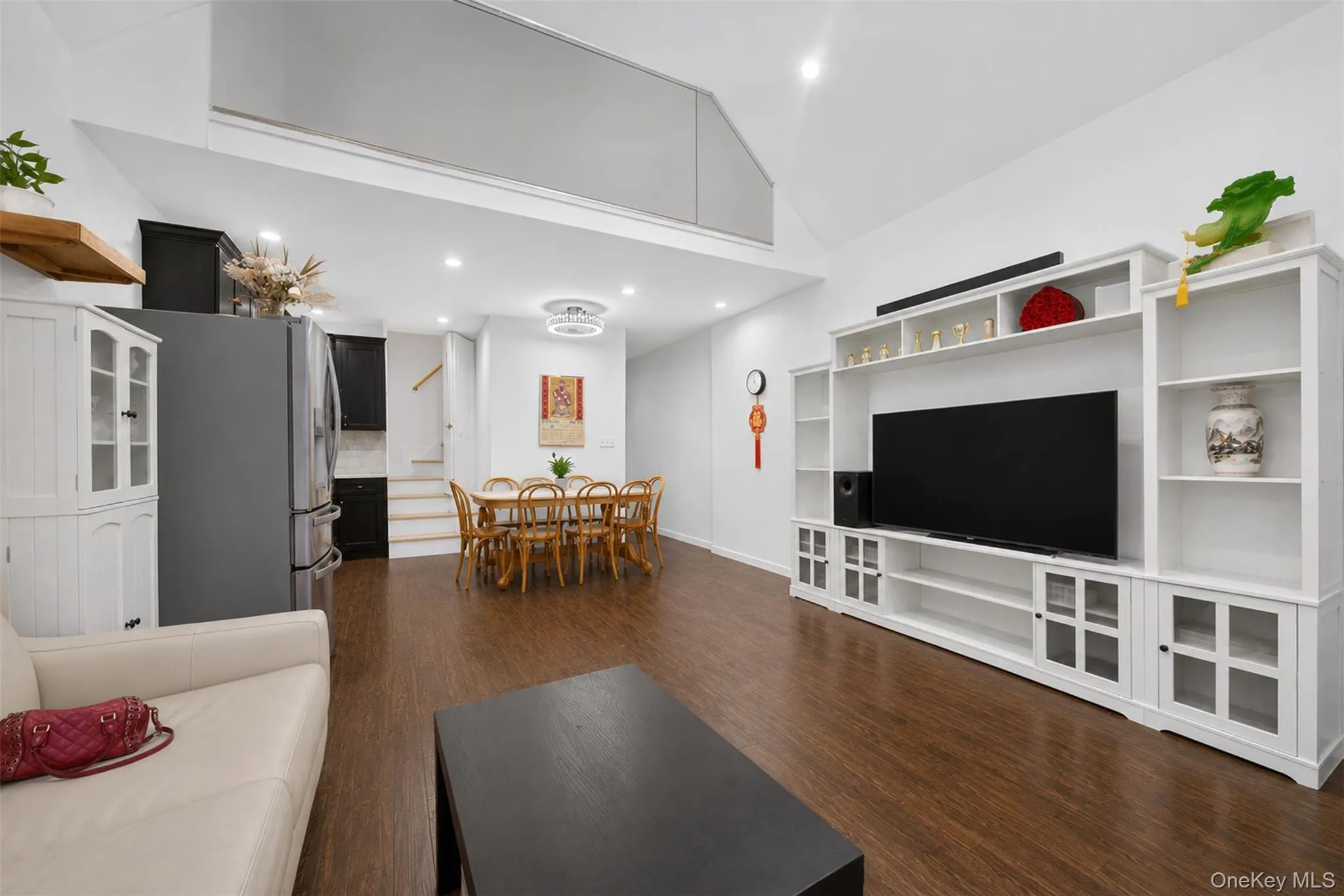 10238 85th Road, New York, NY, 3 Bedrooms Bedrooms, 7 Rooms Rooms,2 BathroomsBathrooms,Residential,For Rent,85th,0,1043668 10238 85th Road, New York, NY, 3 Bedrooms Bedrooms, 7 Rooms Rooms,2 BathroomsBathrooms,Residential,For Rent,85th,0,1043668