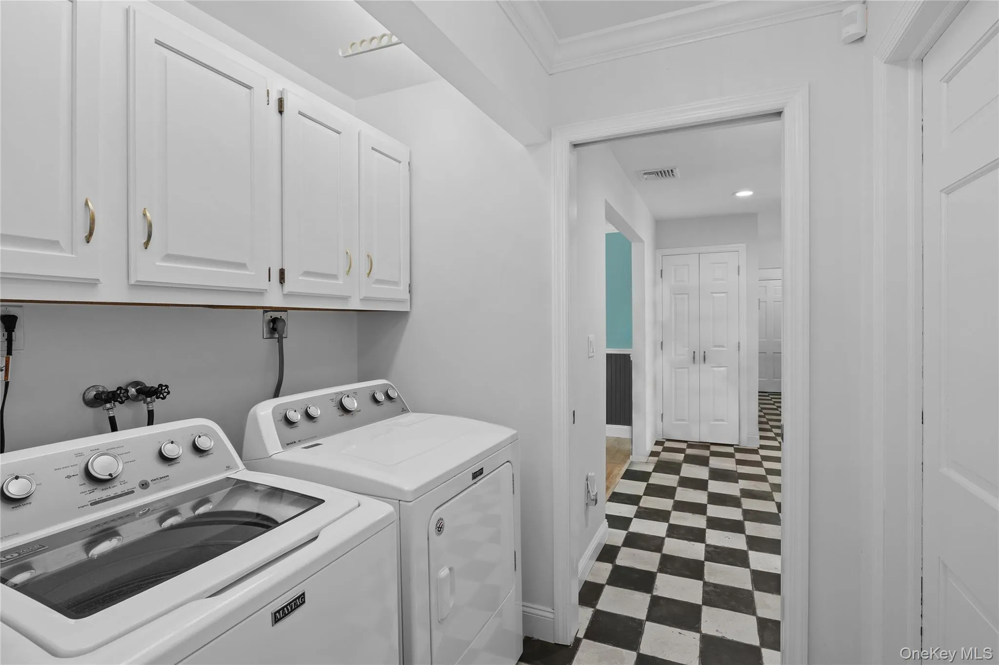 18 Beaver Lane, Southampton, NY, 4 Bedrooms Bedrooms, 11 Rooms Rooms,4 BathroomsBathrooms,Residential,For Rent,Beaver,0,1043672 18 Beaver Lane, Southampton, NY, 4 Bedrooms Bedrooms, 11 Rooms Rooms,4 BathroomsBathrooms,Residential,For Rent,Beaver,0,1043672
