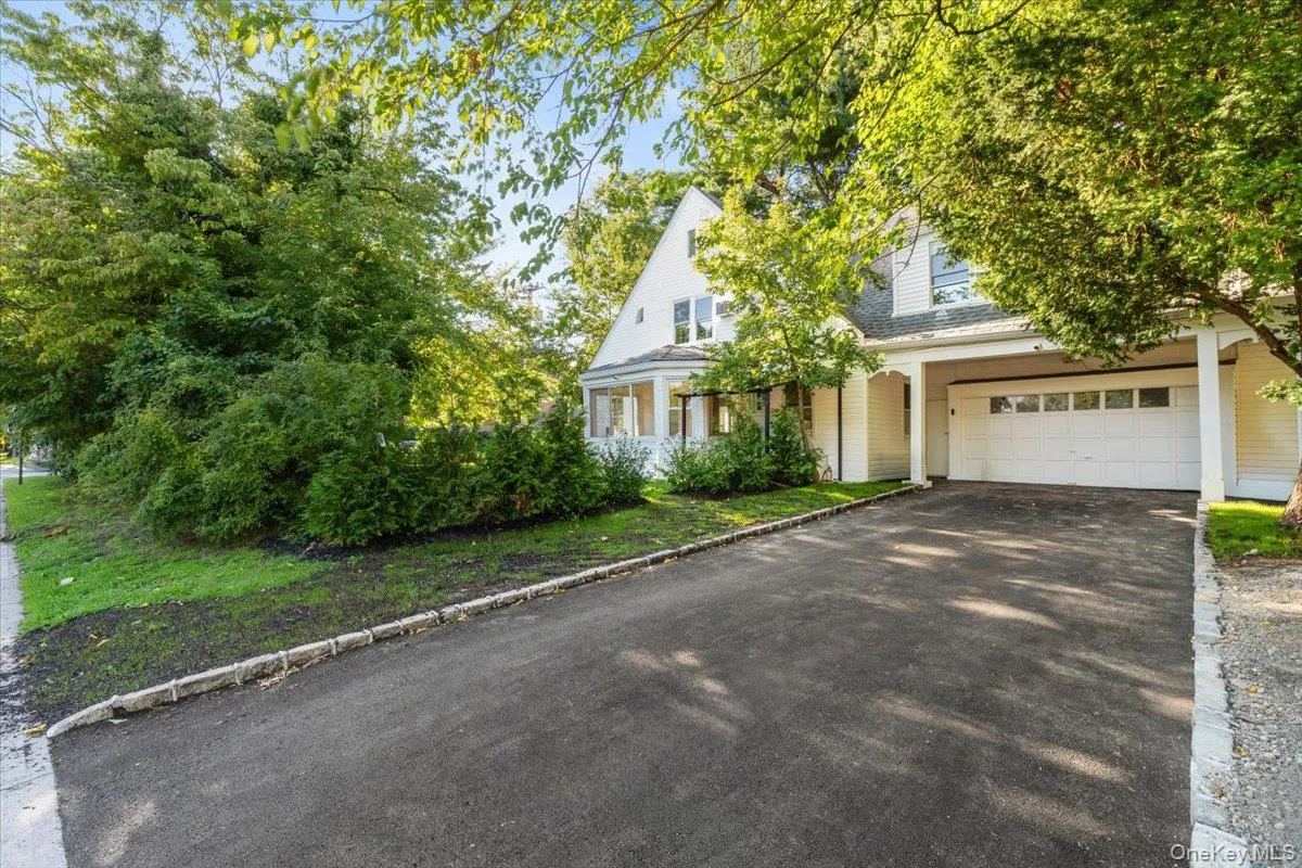 19 Gilchrest Road, North Hempstead, NY, 5 Bedrooms Bedrooms, 9 Rooms Rooms,4 BathroomsBathrooms,Residential,For Rent,Gilchrest,0,1043674 19 Gilchrest Road, North Hempstead, NY, 5 Bedrooms Bedrooms, 9 Rooms Rooms,4 BathroomsBathrooms,Residential,For Rent,Gilchrest,0,1043674