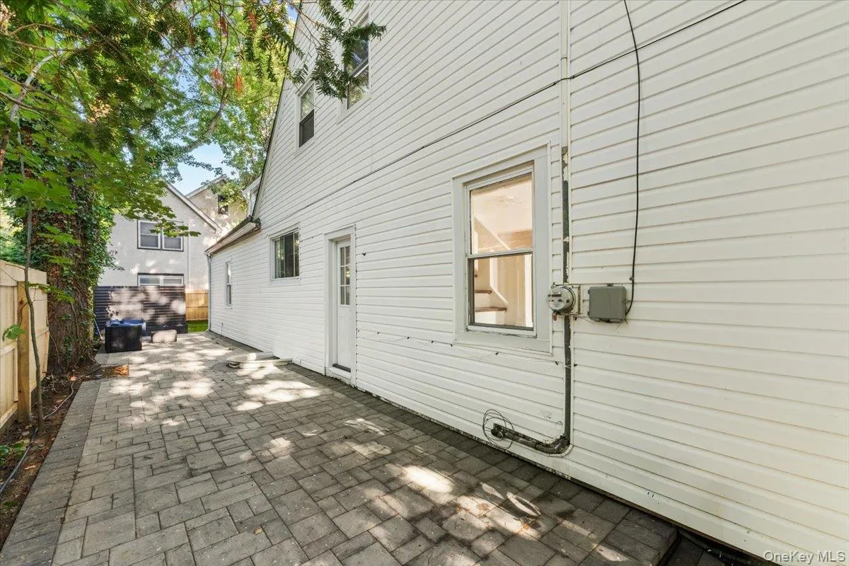 19 Gilchrest Road, North Hempstead, NY, 5 Bedrooms Bedrooms, 9 Rooms Rooms,4 BathroomsBathrooms,Residential,For Rent,Gilchrest,0,1043674 19 Gilchrest Road, North Hempstead, NY, 5 Bedrooms Bedrooms, 9 Rooms Rooms,4 BathroomsBathrooms,Residential,For Rent,Gilchrest,0,1043674