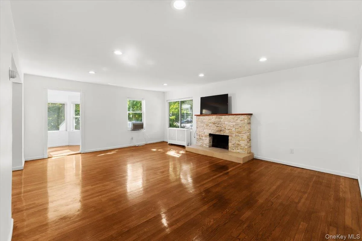 19 Gilchrest Road, North Hempstead, NY, 5 Bedrooms Bedrooms, 9 Rooms Rooms,4 BathroomsBathrooms,Residential,For Rent,Gilchrest,0,1043674 19 Gilchrest Road, North Hempstead, NY, 5 Bedrooms Bedrooms, 9 Rooms Rooms,4 BathroomsBathrooms,Residential,For Rent,Gilchrest,0,1043674