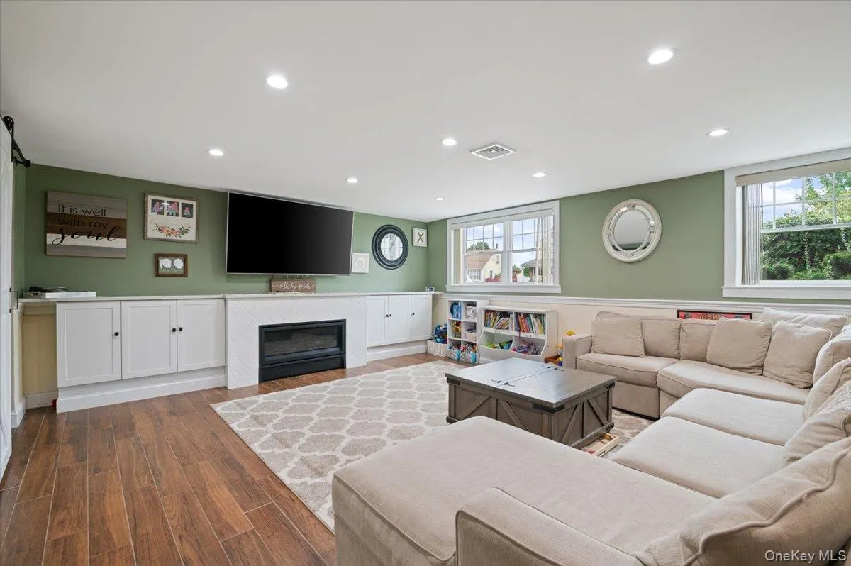 84 Cedar Drive, Oyster Bay, NY, 4 Bedrooms Bedrooms, 7 Rooms Rooms,4 BathroomsBathrooms,Residential,For Rent,Cedar,0,1043696 84 Cedar Drive, Oyster Bay, NY, 4 Bedrooms Bedrooms, 7 Rooms Rooms,4 BathroomsBathrooms,Residential,For Rent,Cedar,0,1043696