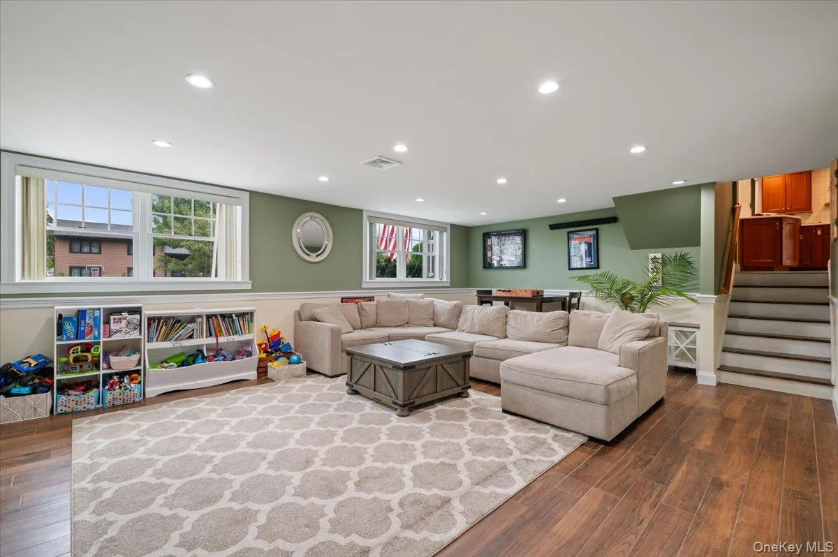 84 Cedar Drive, Oyster Bay, NY, 4 Bedrooms Bedrooms, 7 Rooms Rooms,4 BathroomsBathrooms,Residential,For Rent,Cedar,0,1043696 84 Cedar Drive, Oyster Bay, NY, 4 Bedrooms Bedrooms, 7 Rooms Rooms,4 BathroomsBathrooms,Residential,For Rent,Cedar,0,1043696