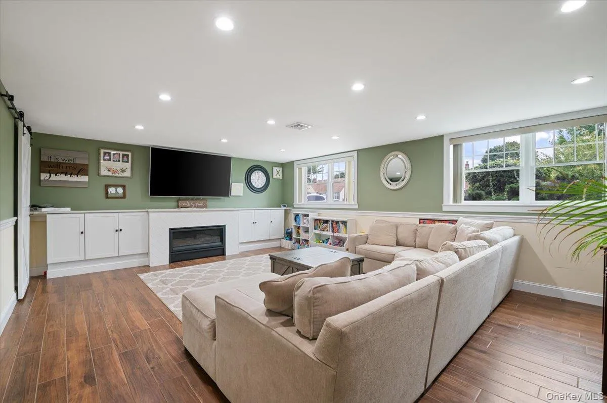 84 Cedar Drive, Oyster Bay, NY, 4 Bedrooms Bedrooms, 7 Rooms Rooms,4 BathroomsBathrooms,Residential,For Rent,Cedar,0,1043696 84 Cedar Drive, Oyster Bay, NY, 4 Bedrooms Bedrooms, 7 Rooms Rooms,4 BathroomsBathrooms,Residential,For Rent,Cedar,0,1043696