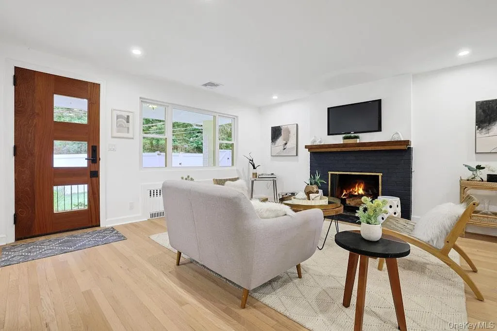 20 Ravensdale Road, Greenburgh, NY, 3 Bedrooms Bedrooms, 7 Rooms Rooms,2 BathroomsBathrooms,Residential,For Rent,Ravensdale,0,1043697 20 Ravensdale Road, Greenburgh, NY, 3 Bedrooms Bedrooms, 7 Rooms Rooms,2 BathroomsBathrooms,Residential,For Rent,Ravensdale,0,1043697