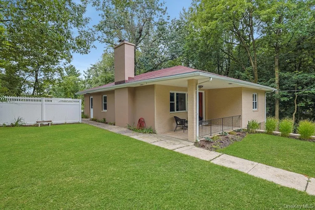 20 Ravensdale Road, Greenburgh, NY, 3 Bedrooms Bedrooms, 7 Rooms Rooms,2 BathroomsBathrooms,Residential,For Rent,Ravensdale,0,1043697 20 Ravensdale Road, Greenburgh, NY, 3 Bedrooms Bedrooms, 7 Rooms Rooms,2 BathroomsBathrooms,Residential,For Rent,Ravensdale,0,1043697