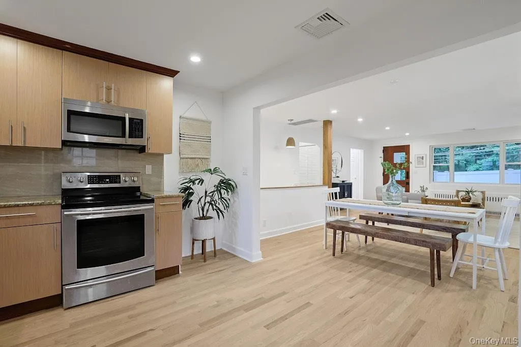20 Ravensdale Road, Greenburgh, NY, 3 Bedrooms Bedrooms, 7 Rooms Rooms,2 BathroomsBathrooms,Residential,For Rent,Ravensdale,0,1043697 20 Ravensdale Road, Greenburgh, NY, 3 Bedrooms Bedrooms, 7 Rooms Rooms,2 BathroomsBathrooms,Residential,For Rent,Ravensdale,0,1043697