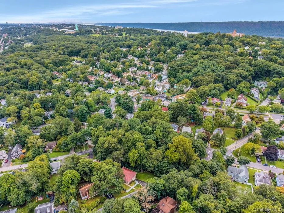 20 Ravensdale Road, Greenburgh, NY, 3 Bedrooms Bedrooms, 7 Rooms Rooms,2 BathroomsBathrooms,Residential,For Rent,Ravensdale,0,1043697 20 Ravensdale Road, Greenburgh, NY, 3 Bedrooms Bedrooms, 7 Rooms Rooms,2 BathroomsBathrooms,Residential,For Rent,Ravensdale,0,1043697