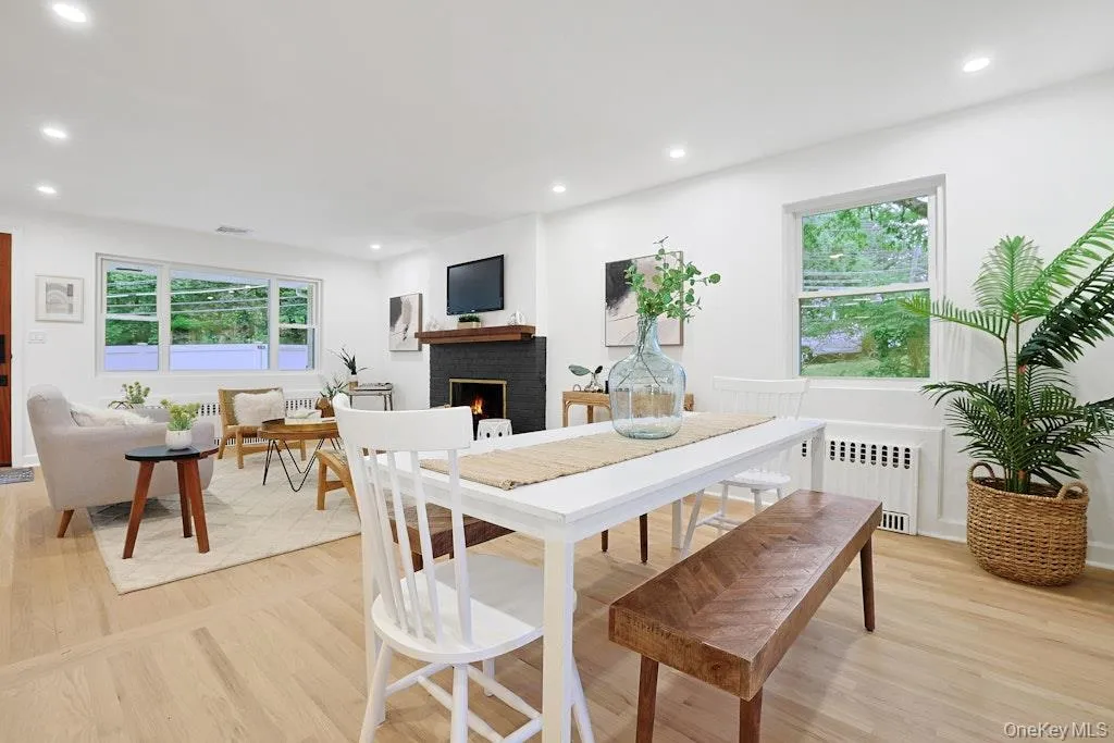 20 Ravensdale Road, Greenburgh, NY, 3 Bedrooms Bedrooms, 7 Rooms Rooms,2 BathroomsBathrooms,Residential,For Rent,Ravensdale,0,1043697 20 Ravensdale Road, Greenburgh, NY, 3 Bedrooms Bedrooms, 7 Rooms Rooms,2 BathroomsBathrooms,Residential,For Rent,Ravensdale,0,1043697