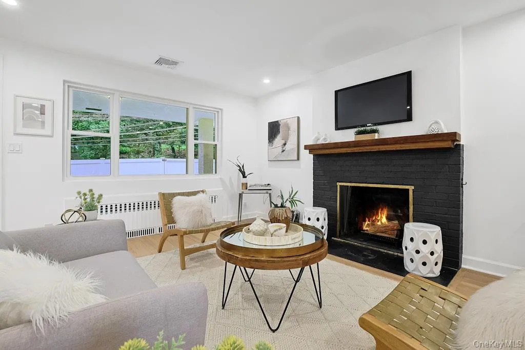 20 Ravensdale Road, Greenburgh, NY, 3 Bedrooms Bedrooms, 7 Rooms Rooms,2 BathroomsBathrooms,Residential,For Rent,Ravensdale,0,1043697 20 Ravensdale Road, Greenburgh, NY, 3 Bedrooms Bedrooms, 7 Rooms Rooms,2 BathroomsBathrooms,Residential,For Rent,Ravensdale,0,1043697