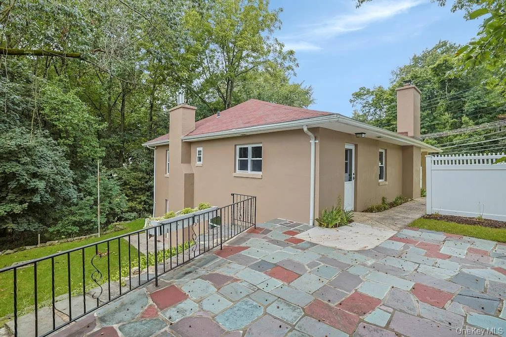 20 Ravensdale Road, Greenburgh, NY, 3 Bedrooms Bedrooms, 7 Rooms Rooms,2 BathroomsBathrooms,Residential,For Rent,Ravensdale,0,1043697 20 Ravensdale Road, Greenburgh, NY, 3 Bedrooms Bedrooms, 7 Rooms Rooms,2 BathroomsBathrooms,Residential,For Rent,Ravensdale,0,1043697