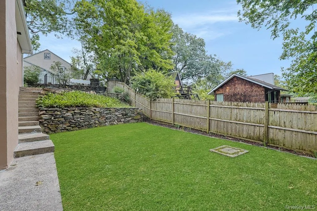 20 Ravensdale Road, Greenburgh, NY, 3 Bedrooms Bedrooms, 7 Rooms Rooms,2 BathroomsBathrooms,Residential,For Rent,Ravensdale,0,1043697 20 Ravensdale Road, Greenburgh, NY, 3 Bedrooms Bedrooms, 7 Rooms Rooms,2 BathroomsBathrooms,Residential,For Rent,Ravensdale,0,1043697
