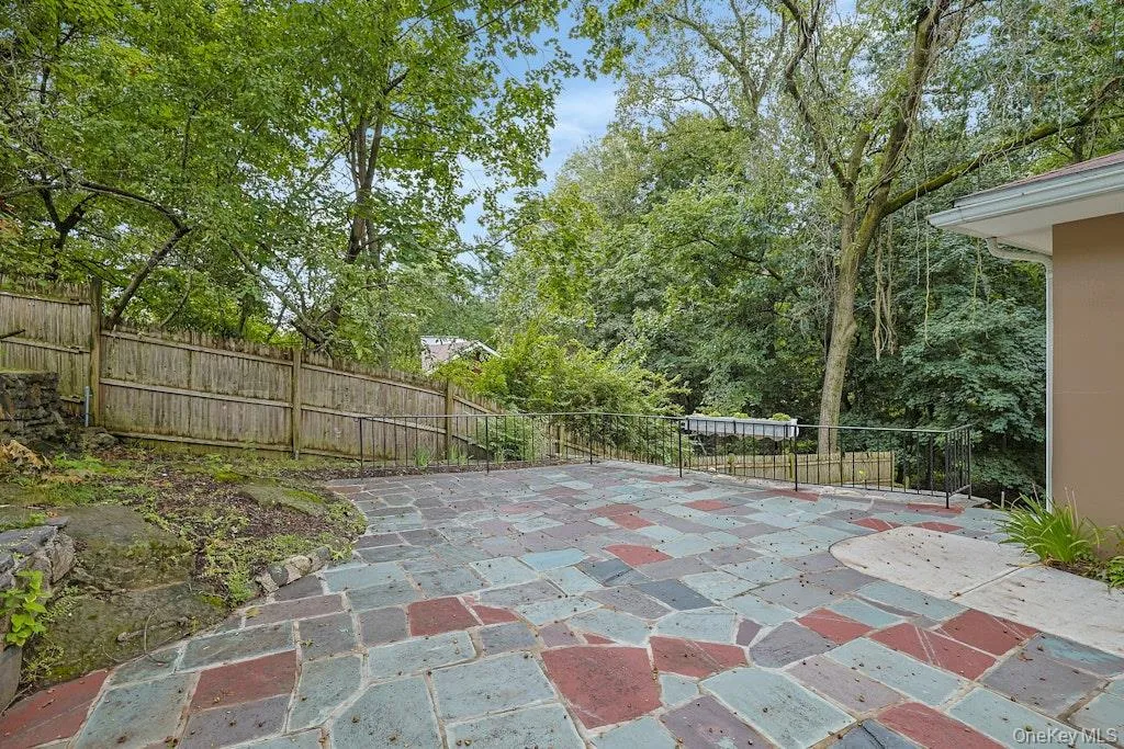 20 Ravensdale Road, Greenburgh, NY, 3 Bedrooms Bedrooms, 7 Rooms Rooms,2 BathroomsBathrooms,Residential,For Rent,Ravensdale,0,1043697 20 Ravensdale Road, Greenburgh, NY, 3 Bedrooms Bedrooms, 7 Rooms Rooms,2 BathroomsBathrooms,Residential,For Rent,Ravensdale,0,1043697