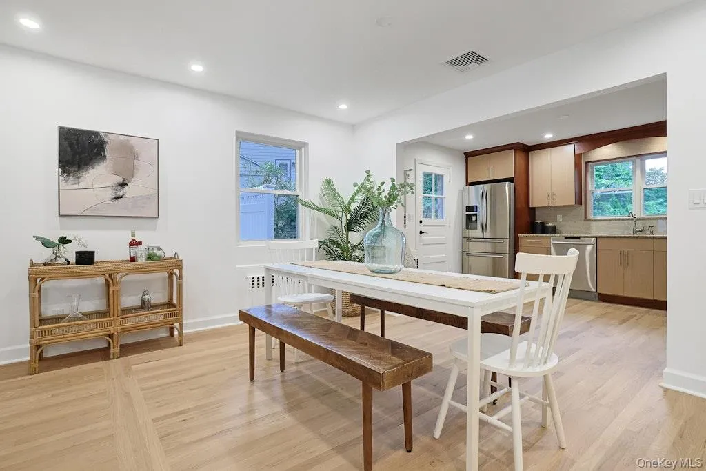 20 Ravensdale Road, Greenburgh, NY, 3 Bedrooms Bedrooms, 7 Rooms Rooms,2 BathroomsBathrooms,Residential,For Rent,Ravensdale,0,1043697 20 Ravensdale Road, Greenburgh, NY, 3 Bedrooms Bedrooms, 7 Rooms Rooms,2 BathroomsBathrooms,Residential,For Rent,Ravensdale,0,1043697