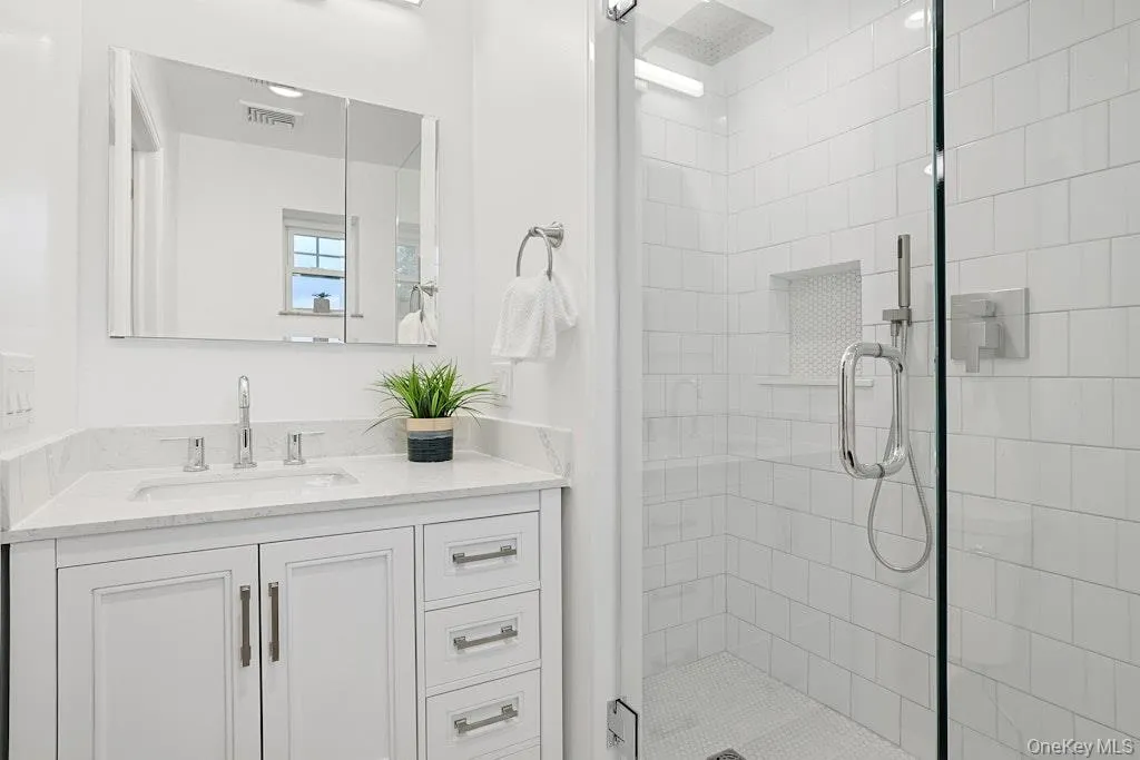 20 Ravensdale Road, Greenburgh, NY, 3 Bedrooms Bedrooms, 7 Rooms Rooms,2 BathroomsBathrooms,Residential,For Rent,Ravensdale,0,1043697 20 Ravensdale Road, Greenburgh, NY, 3 Bedrooms Bedrooms, 7 Rooms Rooms,2 BathroomsBathrooms,Residential,For Rent,Ravensdale,0,1043697