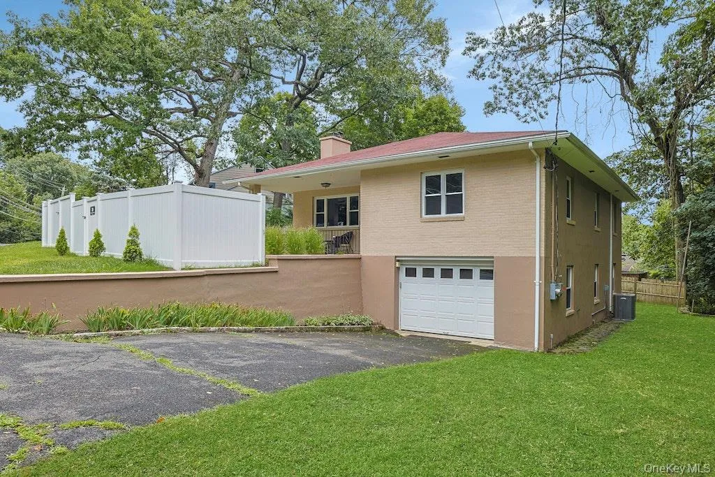 20 Ravensdale Road, Greenburgh, NY, 3 Bedrooms Bedrooms, 7 Rooms Rooms,2 BathroomsBathrooms,Residential,For Rent,Ravensdale,0,1043697 20 Ravensdale Road, Greenburgh, NY, 3 Bedrooms Bedrooms, 7 Rooms Rooms,2 BathroomsBathrooms,Residential,For Rent,Ravensdale,0,1043697