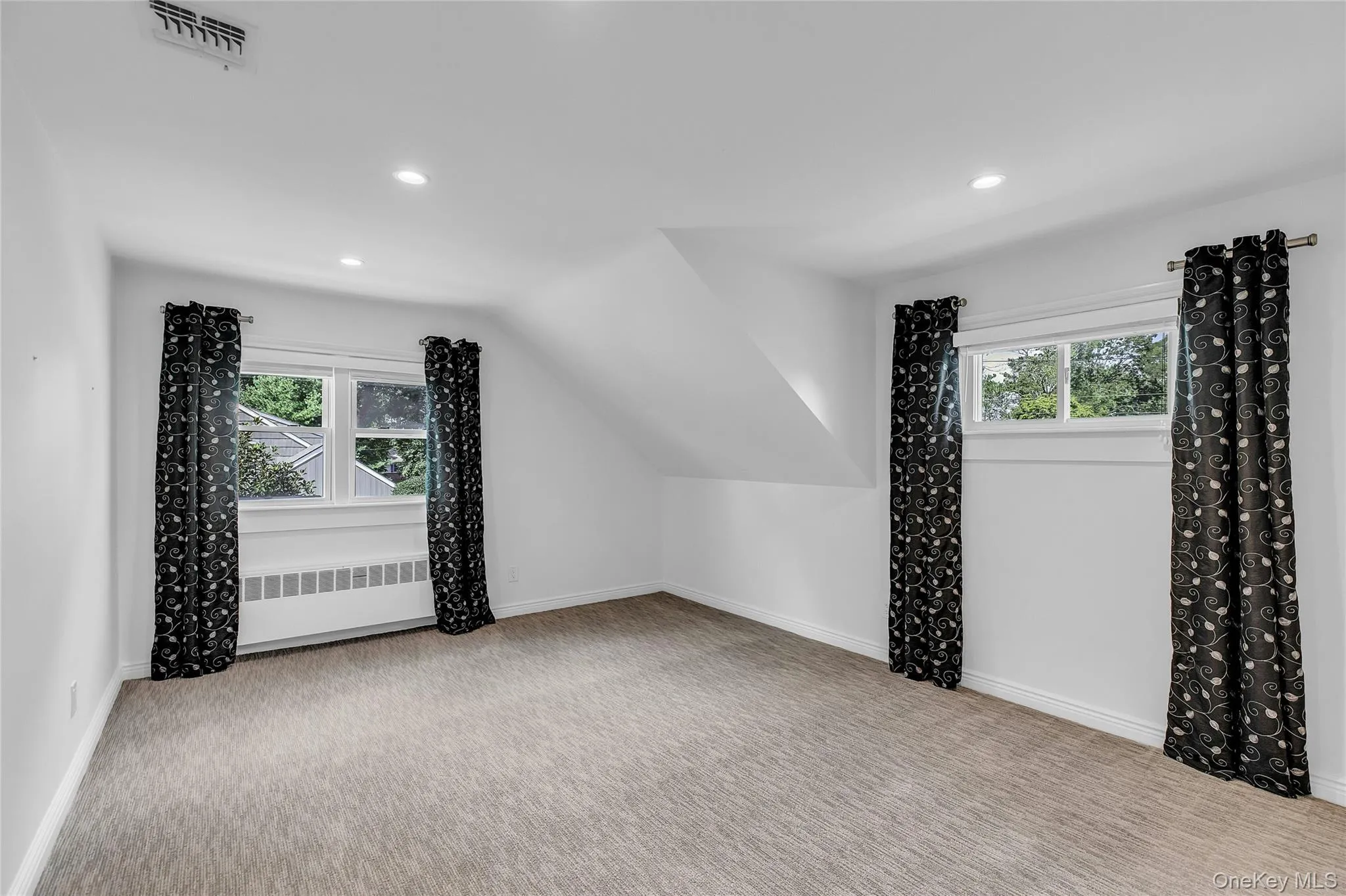 18 Briarcliff Place, Huntington, NY, 4 Bedrooms Bedrooms, 9 Rooms Rooms,3 BathroomsBathrooms,Residential,For Rent,Briarcliff,0,1043707 18 Briarcliff Place, Huntington, NY, 4 Bedrooms Bedrooms, 9 Rooms Rooms,3 BathroomsBathrooms,Residential,For Rent,Briarcliff,0,1043707
