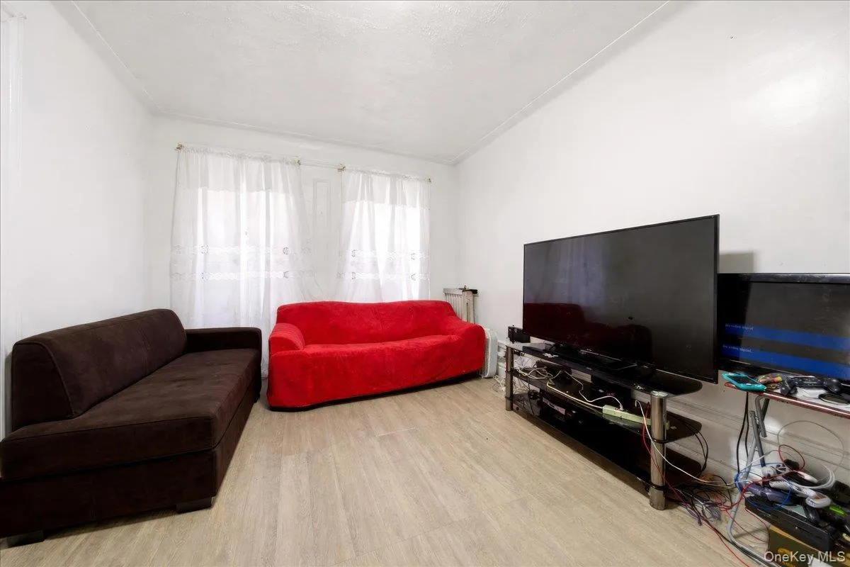 1974 Lafontaine Avenue, New York, NY, 1 Bedroom Bedrooms, 3 Rooms Rooms,1 BathroomBathrooms,Residential,For Rent,Lafontaine,0,1043712 1974 Lafontaine Avenue, New York, NY, 1 Bedroom Bedrooms, 3 Rooms Rooms,1 BathroomBathrooms,Residential,For Rent,Lafontaine,0,1043712