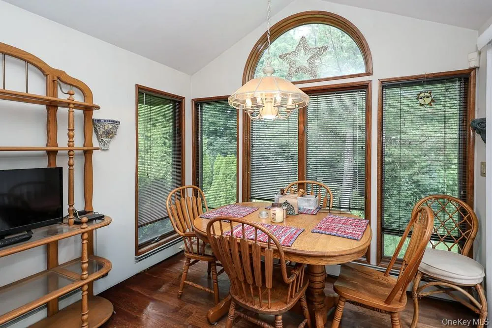 3 Mackay Drive, Smithtown, NY, 4 Bedrooms Bedrooms, 8 Rooms Rooms,2 BathroomsBathrooms,Residential,For Rent,Mackay,0,1043713 3 Mackay Drive, Smithtown, NY, 4 Bedrooms Bedrooms, 8 Rooms Rooms,2 BathroomsBathrooms,Residential,For Rent,Mackay,0,1043713