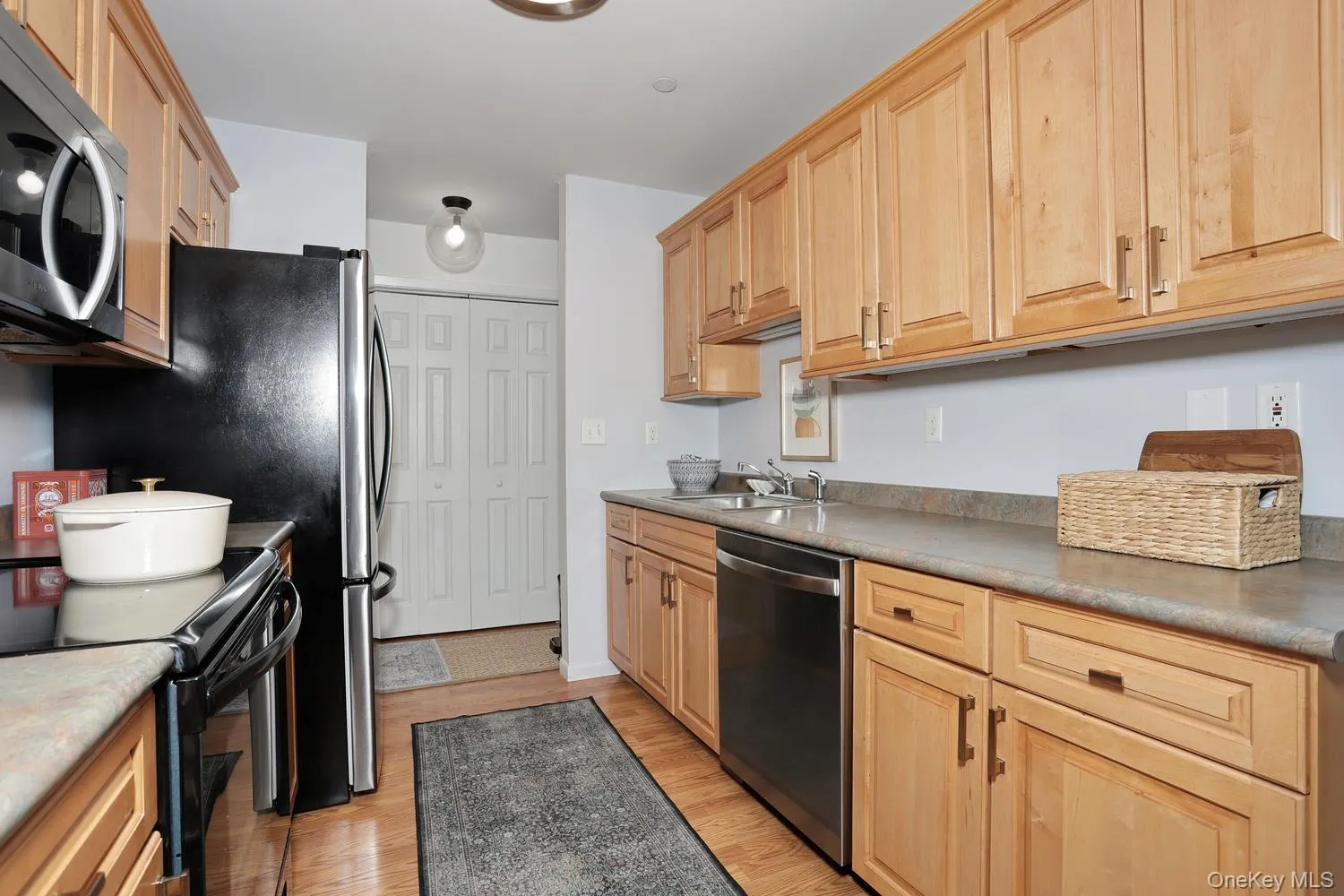 174 Sierra Vista Lane, Clarkstown, NY, 2 Bedrooms Bedrooms, 5 Rooms Rooms,2 BathroomsBathrooms,Residential Lease,For Rent,Sierra Vista,0,1043722 174 Sierra Vista Lane, Clarkstown, NY, 2 Bedrooms Bedrooms, 5 Rooms Rooms,2 BathroomsBathrooms,Residential Lease,For Rent,Sierra Vista,0,1043722