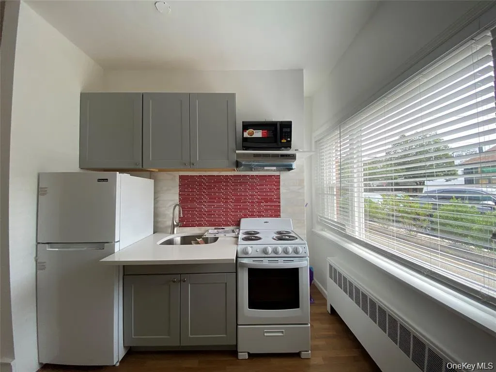 45 Broadway, Huntington, NY, 1 Room Rooms,1 BathroomBathrooms,Residential Lease,For Rent,Broadway,0,1043725 45 Broadway, Huntington, NY, 1 Room Rooms,1 BathroomBathrooms,Residential Lease,For Rent,Broadway,0,1043725