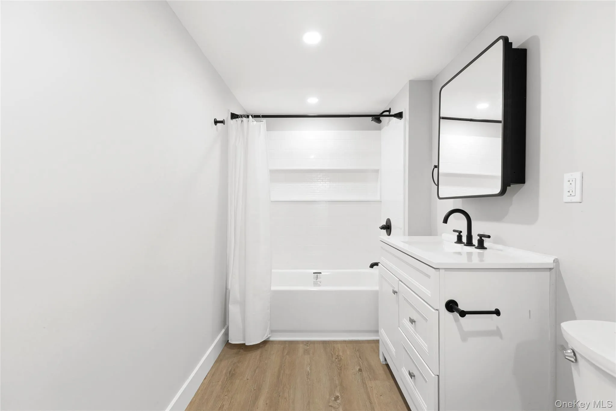162 Mill Road, Southampton, NY, 4 Bedrooms Bedrooms, 6 Rooms Rooms,2 BathroomsBathrooms,Residential Lease,For Rent,Mill,0,1043739 162 Mill Road, Southampton, NY, 4 Bedrooms Bedrooms, 6 Rooms Rooms,2 BathroomsBathrooms,Residential Lease,For Rent,Mill,0,1043739
