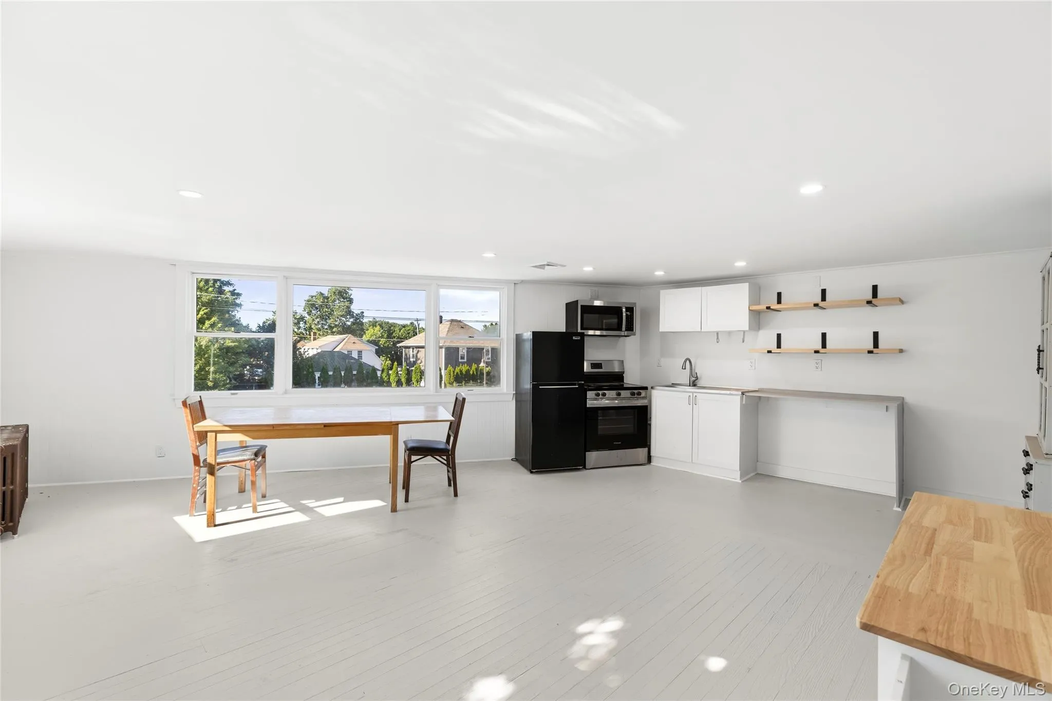 162 Mill Road, Southampton, NY, 4 Bedrooms Bedrooms, 6 Rooms Rooms,2 BathroomsBathrooms,Residential Lease,For Rent,Mill,0,1043739 162 Mill Road, Southampton, NY, 4 Bedrooms Bedrooms, 6 Rooms Rooms,2 BathroomsBathrooms,Residential Lease,For Rent,Mill,0,1043739