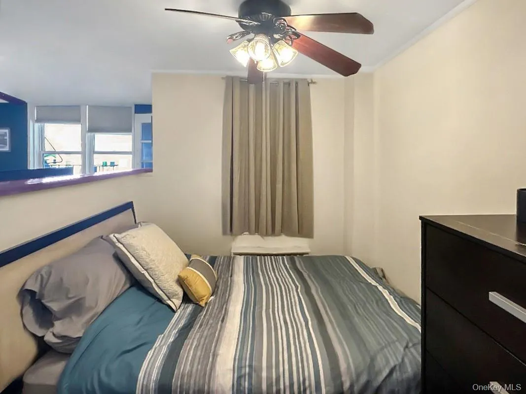 The Queen bed allows for the owner to place in 4 different areas with a separation wall for privacy from other guests. The Queen bed allows for the owner to place in 4 different areas with a separation wall for privacy from other guests.