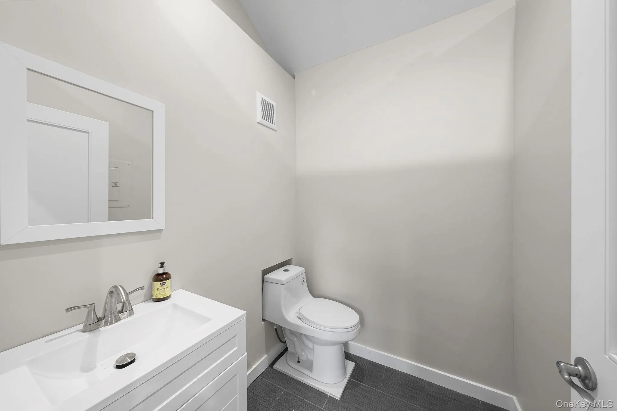 12 Seaside Drive, Brookhaven, NY, 5 Bedrooms Bedrooms, 20 Rooms Rooms,4 BathroomsBathrooms,Residential,For Rent,Seaside,0,1043759 12 Seaside Drive, Brookhaven, NY, 5 Bedrooms Bedrooms, 20 Rooms Rooms,4 BathroomsBathrooms,Residential,For Rent,Seaside,0,1043759