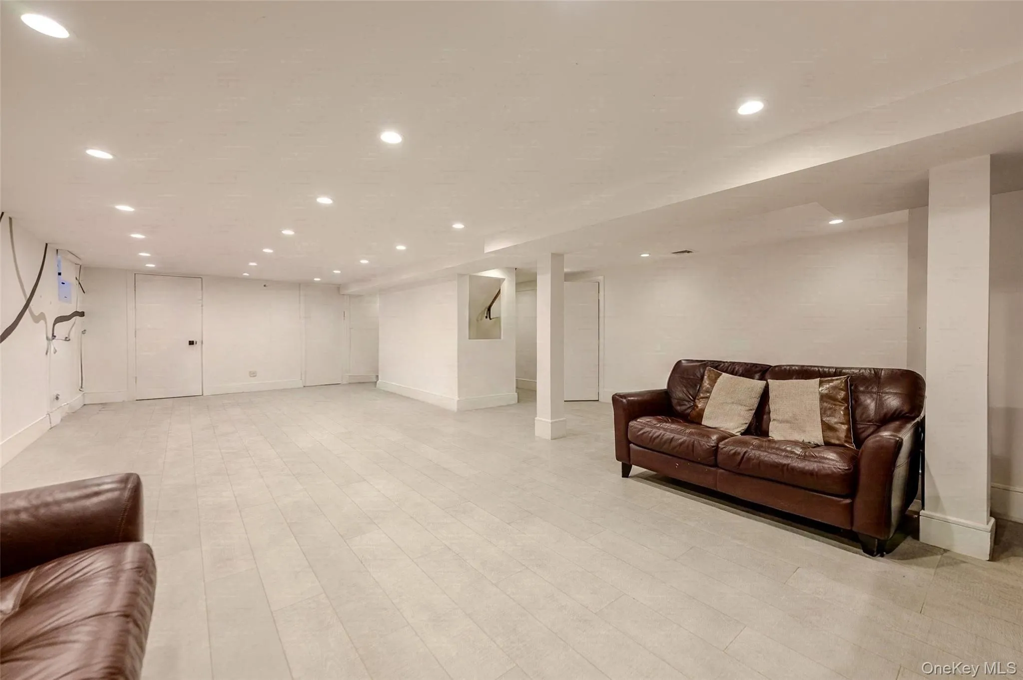 39 Burton Avenue, Hempstead, NY, 8 Bedrooms Bedrooms, 14 Rooms Rooms,5 BathroomsBathrooms,Residential,For Rent,Burton,0,1043763 39 Burton Avenue, Hempstead, NY, 8 Bedrooms Bedrooms, 14 Rooms Rooms,5 BathroomsBathrooms,Residential,For Rent,Burton,0,1043763