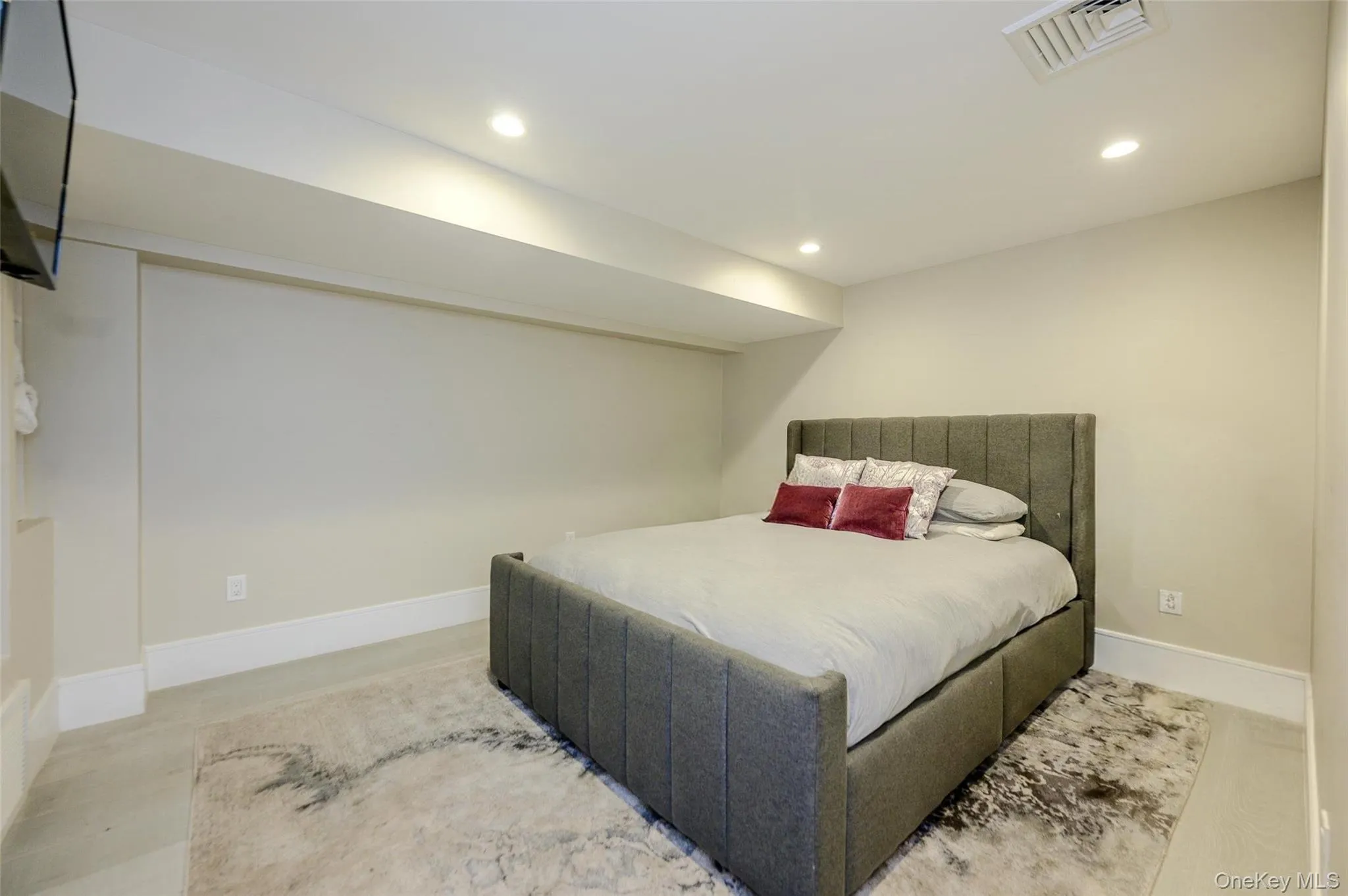 39 Burton Avenue, Hempstead, NY, 8 Bedrooms Bedrooms, 14 Rooms Rooms,5 BathroomsBathrooms,Residential,For Rent,Burton,0,1043763 39 Burton Avenue, Hempstead, NY, 8 Bedrooms Bedrooms, 14 Rooms Rooms,5 BathroomsBathrooms,Residential,For Rent,Burton,0,1043763