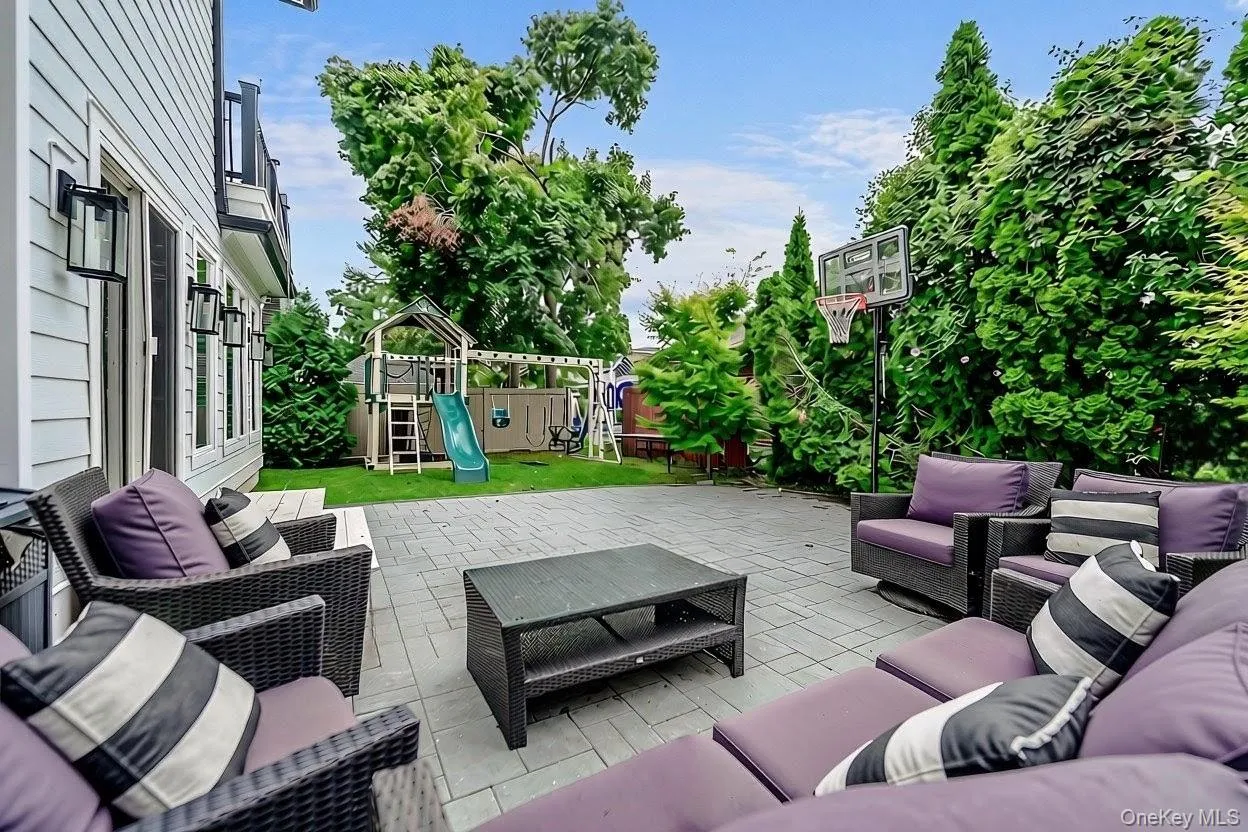 39 Burton Avenue, Hempstead, NY, 8 Bedrooms Bedrooms, 14 Rooms Rooms,5 BathroomsBathrooms,Residential,For Rent,Burton,0,1043763 39 Burton Avenue, Hempstead, NY, 8 Bedrooms Bedrooms, 14 Rooms Rooms,5 BathroomsBathrooms,Residential,For Rent,Burton,0,1043763